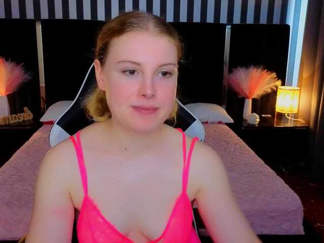 le modèle NastyaMurMeow est en webcam porno dans un show sur le site bongacams, il possède les tags suivants: White/Caucasian,Redhead,Shaved