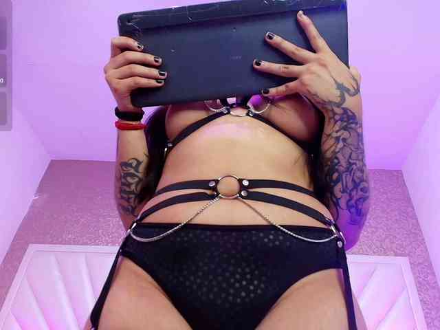 Model: HannaEvans
