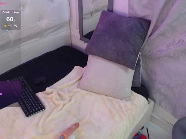 pretty-zoe live cam on BongaCams