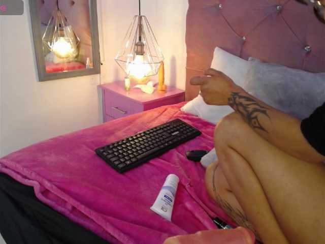 pretty-zoe live cam on BongaCams