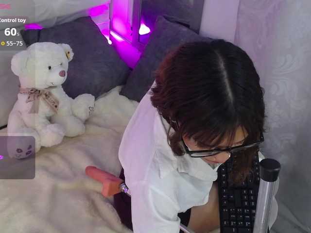 pretty-zoe live cam on BongaCams