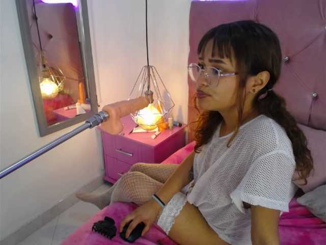 pretty-zoe live cam on BongaCams