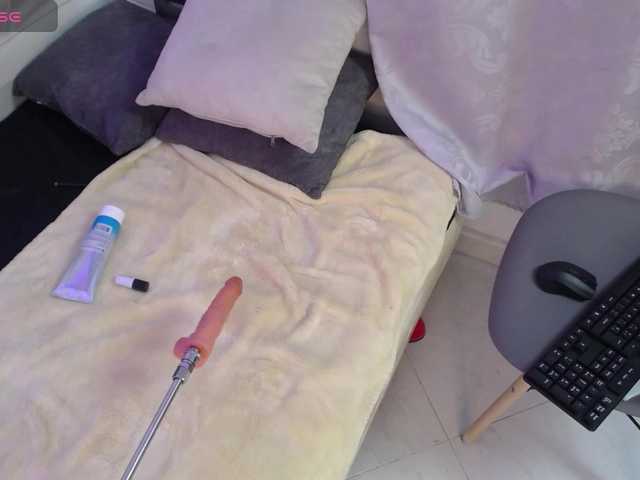 pretty-zoe live cam on BongaCams