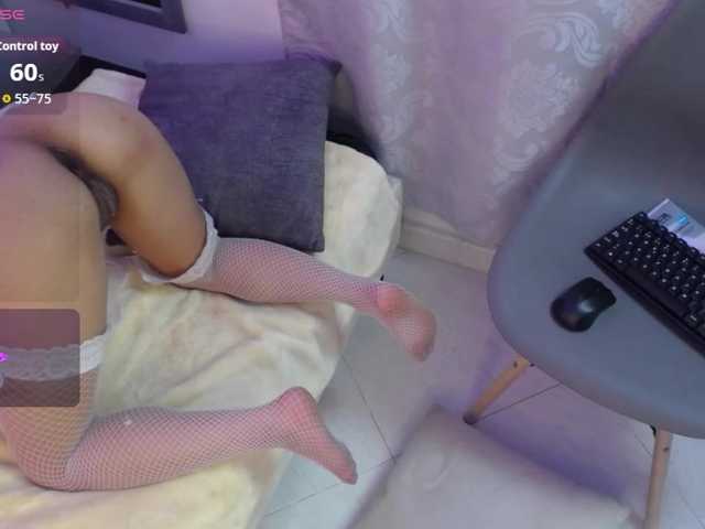 pretty-zoe live cam on BongaCams