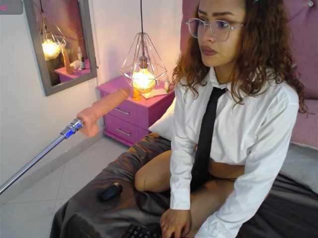 pretty-zoe live cam on BongaCams