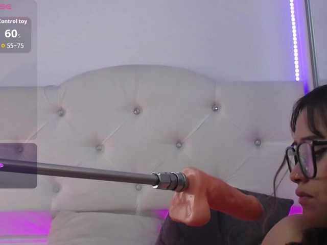 pretty-zoe live cam on BongaCams