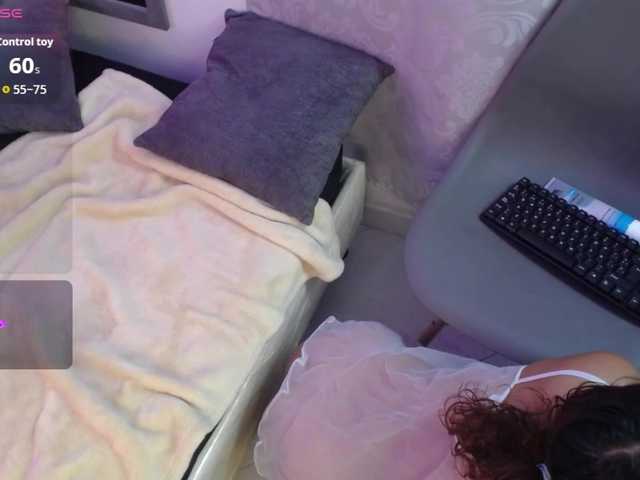 pretty-zoe live cam on BongaCams