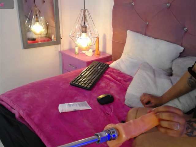 pretty-zoe live cam on BongaCams