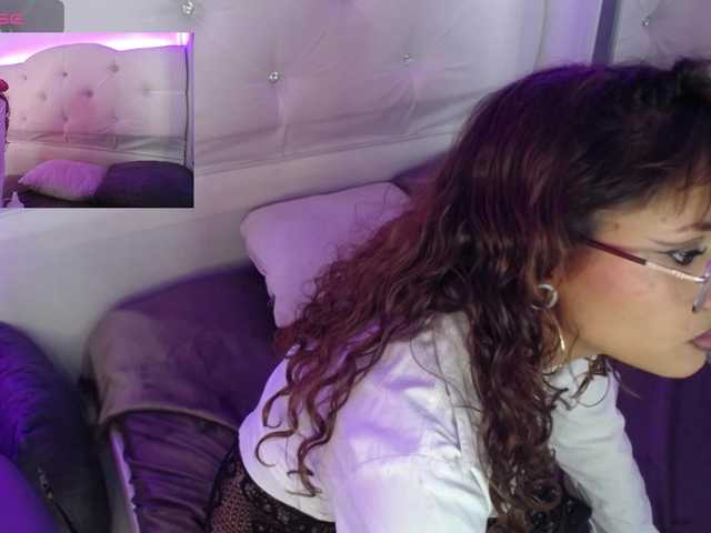 pretty-zoe live cam on BongaCams