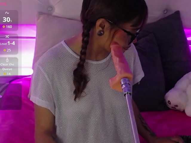 pretty-zoe live cam on BongaCams