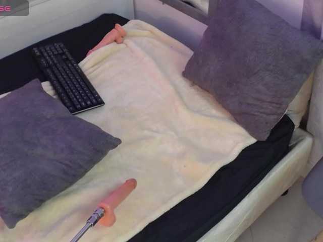 pretty-zoe live cam on BongaCams