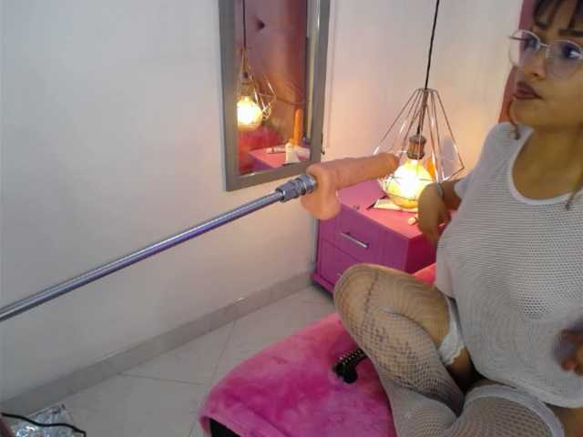 pretty-zoe live cam on BongaCams