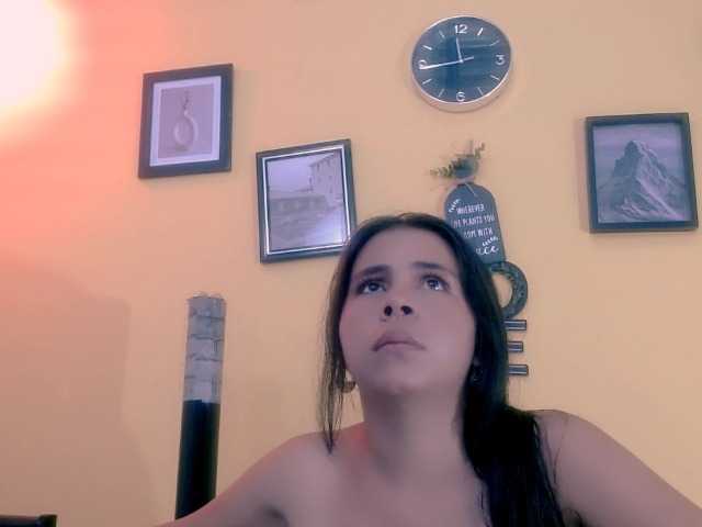miajuice18 live cam on BongaCams