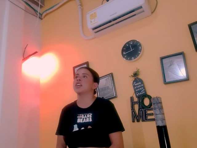 miajuice18 live cam on BongaCams