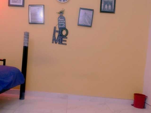 miajuice18 live cam on BongaCams
