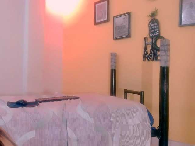 miajuice18, en directo ahora en BongaCams