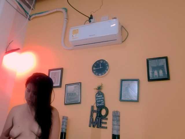 miajuice18 live cam on BongaCams