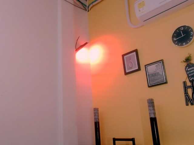 miajuice18 live cam on BongaCams