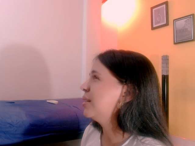 miajuice18 live cam on BongaCams