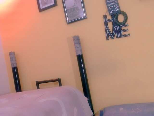 miajuice18 live cam on BongaCams