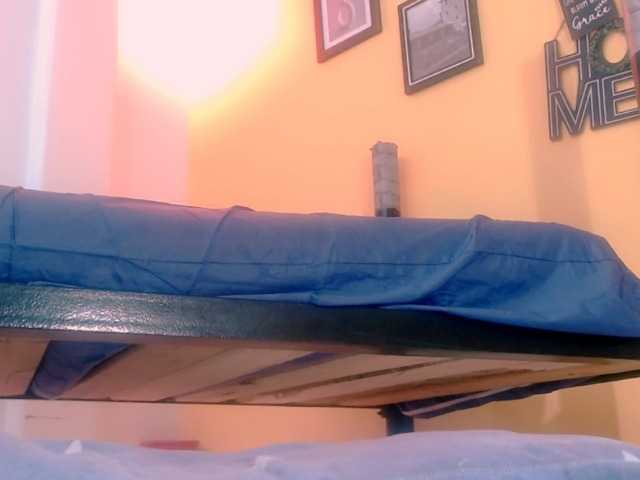 miajuice18 live cam on BongaCams
