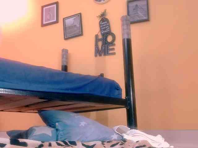 Model: miajuice18