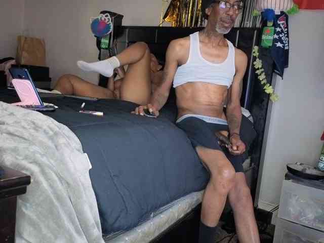 MrnMrsGoodi3tim3 webcam