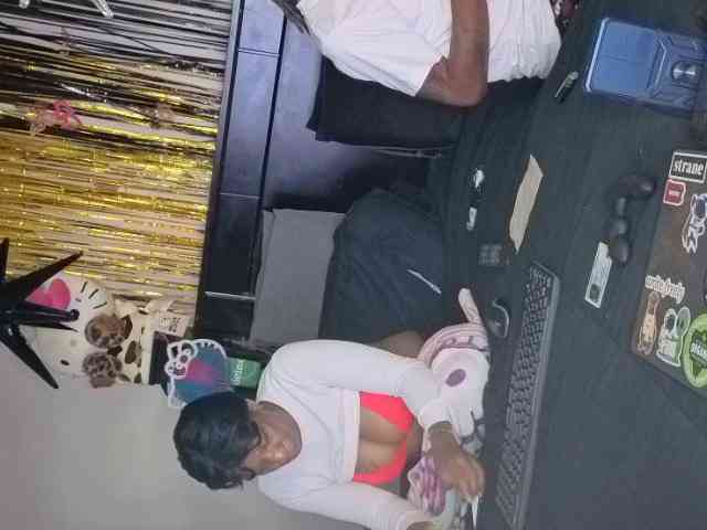 MrnMrsGoodi3tim3 webcam