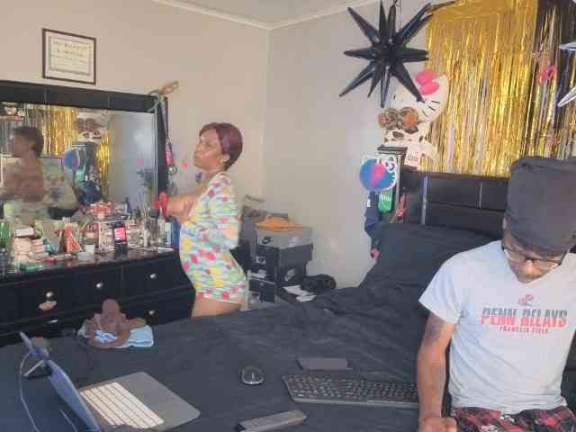 MrnMrsGoodi3tim3 webcam