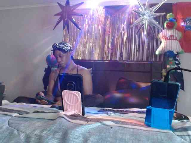 MrnMrsGoodi3tim3 webcam