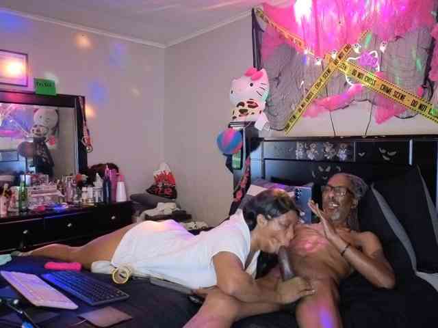 MrnMrsGoodi3tim3 webcam