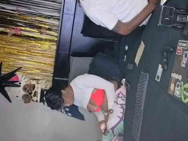MrnMrsGoodi3tim3 webcam