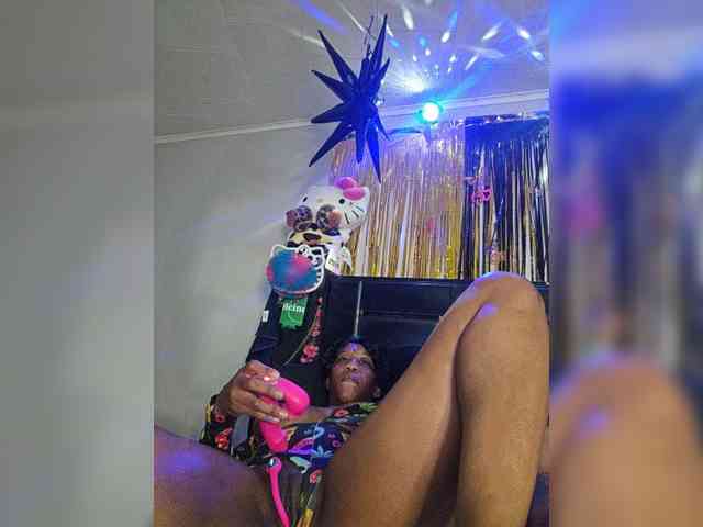 MrnMrsGoodi3tim3 webcam