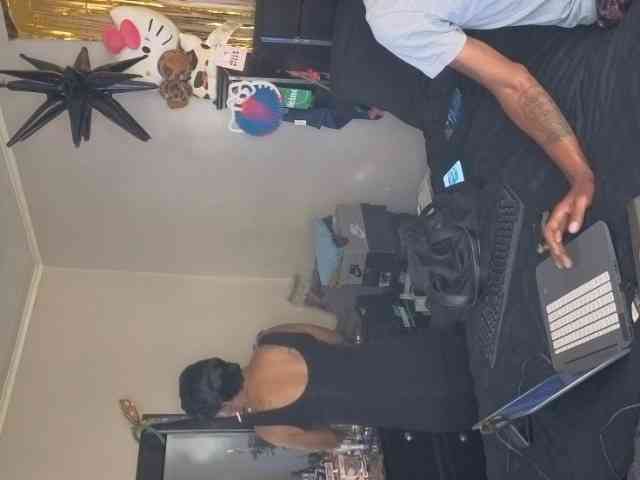 MrnMrsGoodi3tim3 webcam