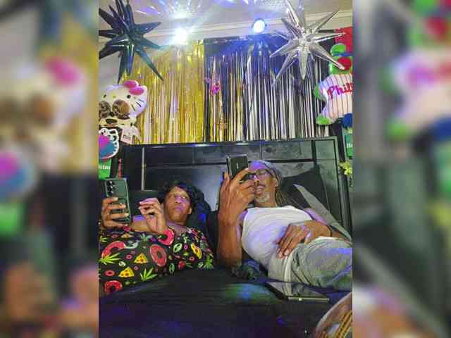MrnMrsGoodi3tim3 webcam