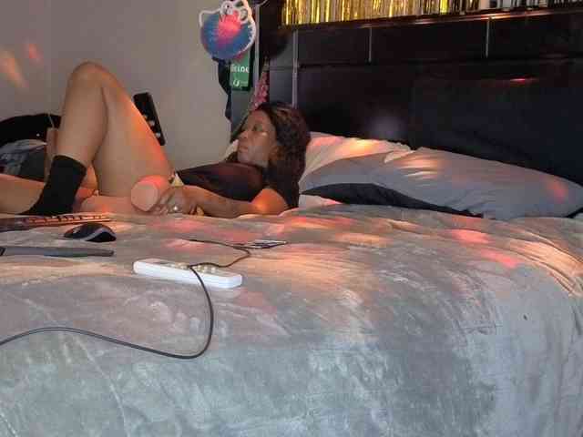 MrnMrsGoodi3tim3 webcam
