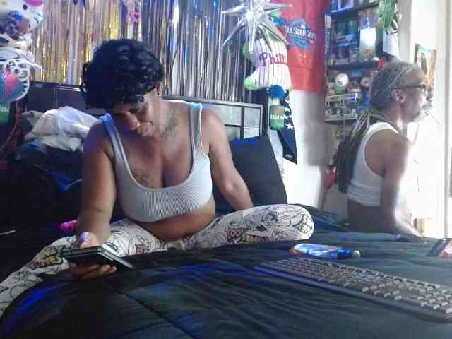 MrnMrsGoodi3tim3 webcam