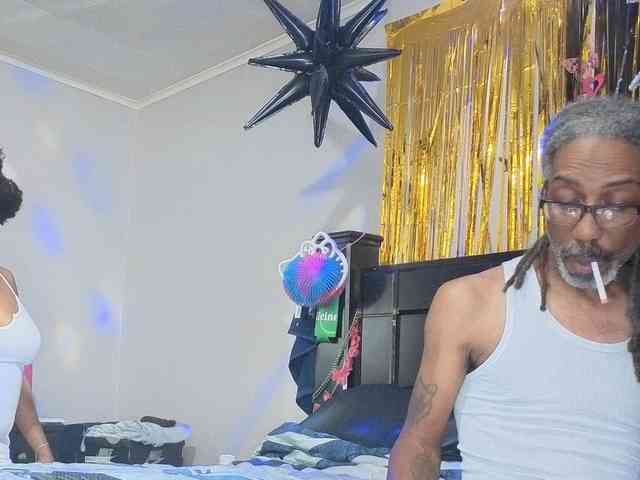 MrnMrsGoodi3tim3 webcam