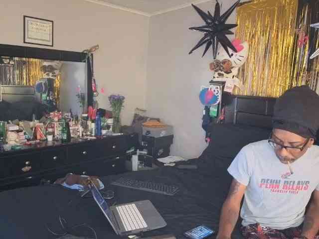 MrnMrsGoodi3tim3 webcam