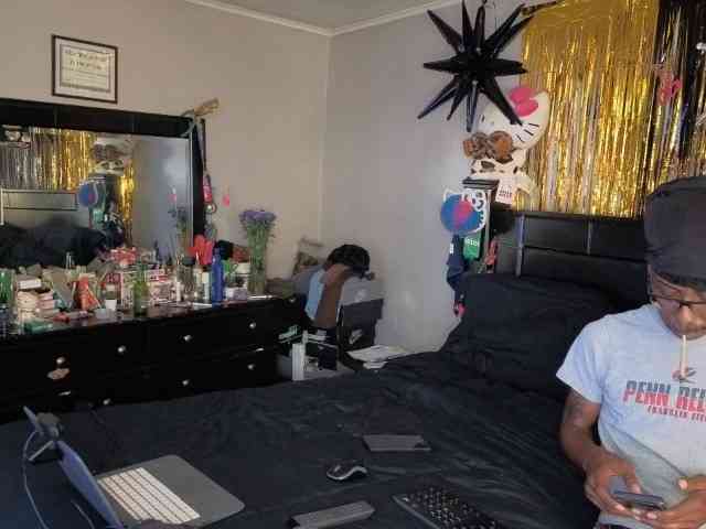 MrnMrsGoodi3tim3 webcam