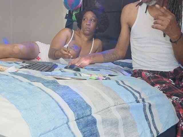 MrnMrsGoodi3tim3 webcam