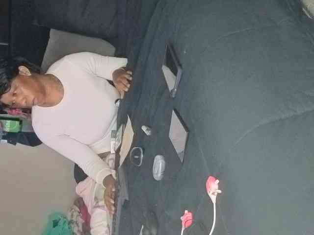 MrnMrsGoodi3tim3 webcam