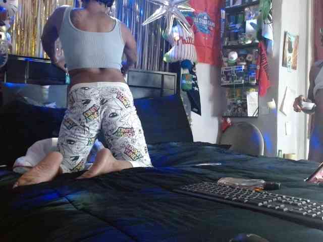 MrnMrsGoodi3tim3 webcam