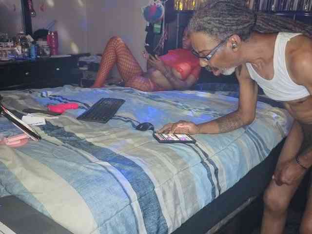 MrnMrsGoodi3tim3 webcam