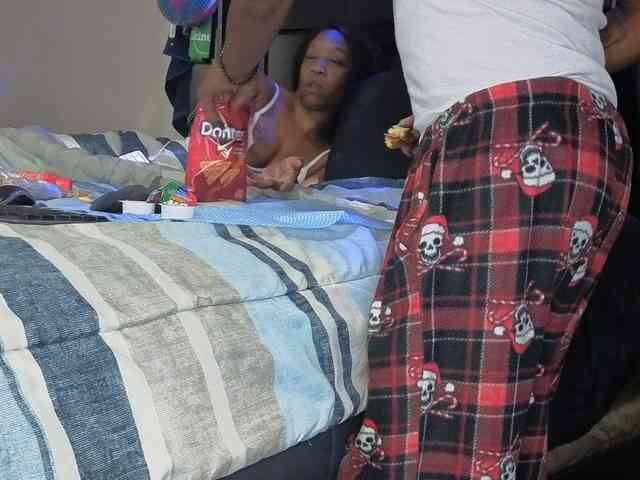 MrnMrsGoodi3tim3 webcam
