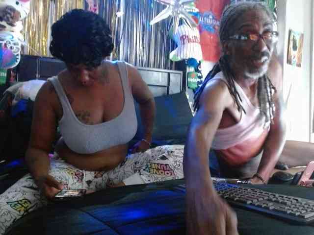MrnMrsGoodi3tim3 webcam