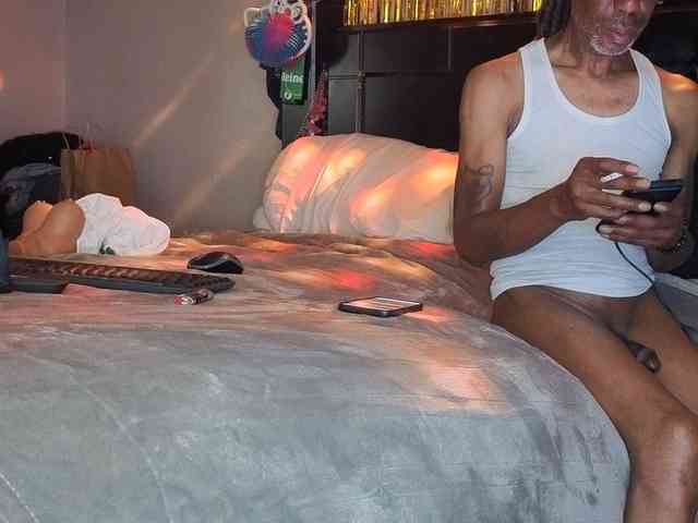 MrnMrsGoodi3tim3 webcam