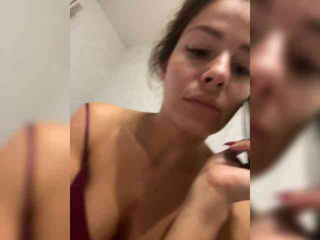 Hotkate77 webcam