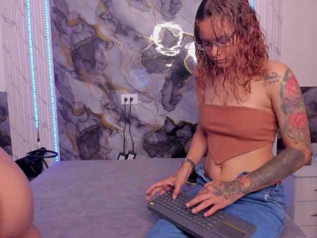 AmberYZafiro webcam