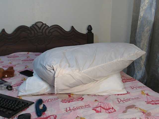 Caramelbabe live cam on BongaCams